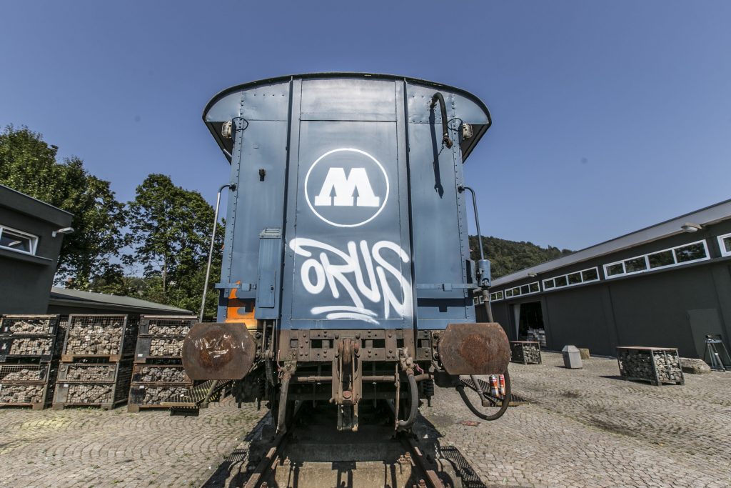 orus-molotow-train-3