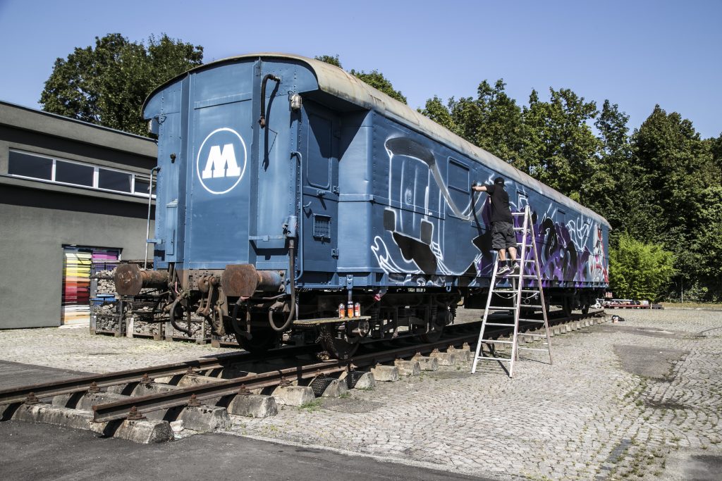 orus pintando el tren de molotow alemania 