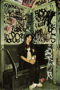 la mujer en el graffiti